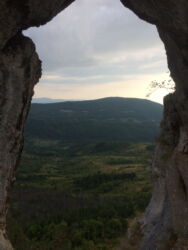 Pogled kroz Dupni kamen. Foto Rile