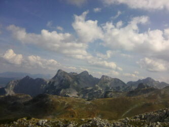 Pogled na Bioč, sa leva na desno su vrhovi: Šiljci, Vrsta, Sedlo, Zgura,Vitlovi...