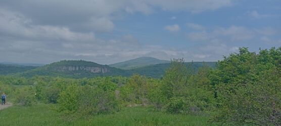 Dobromirov krš, u pozadini Malinik
