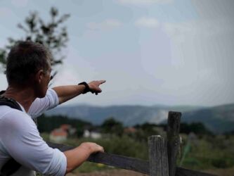 Deki nam priča šta vidimo i šta ćemo videti...Selo Krnjača...